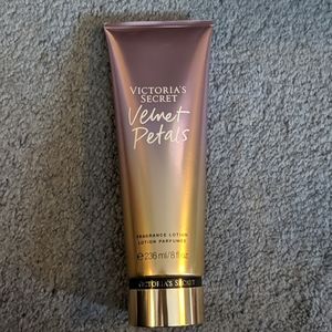 Victoria Secret Velvet Petals Lotion